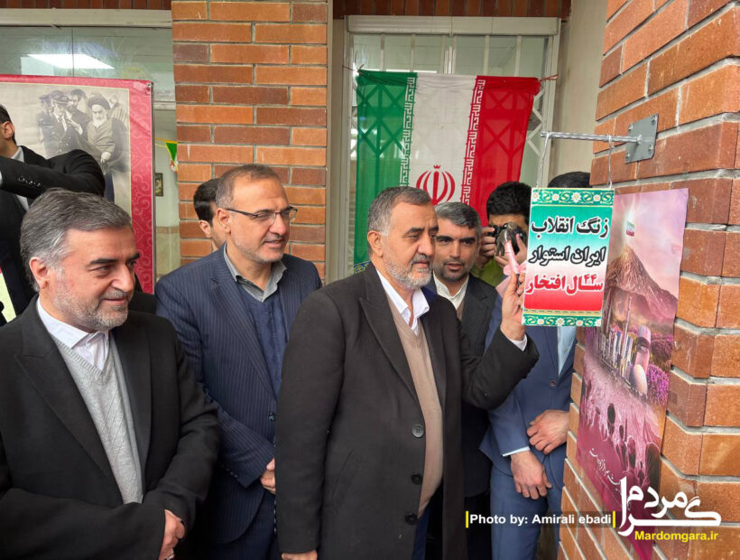 نواختن زنگ انقلاب اسلامی در اولین روز دهه فجر